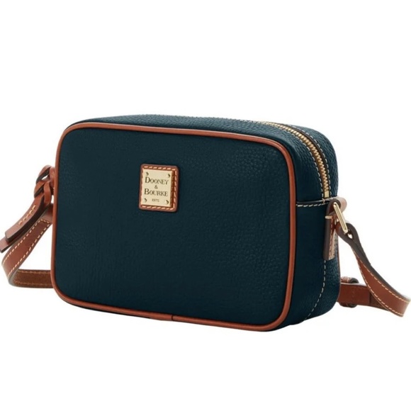 New Without Tags Dooney & Burke Camera Crossbody - Picture 3 of 6